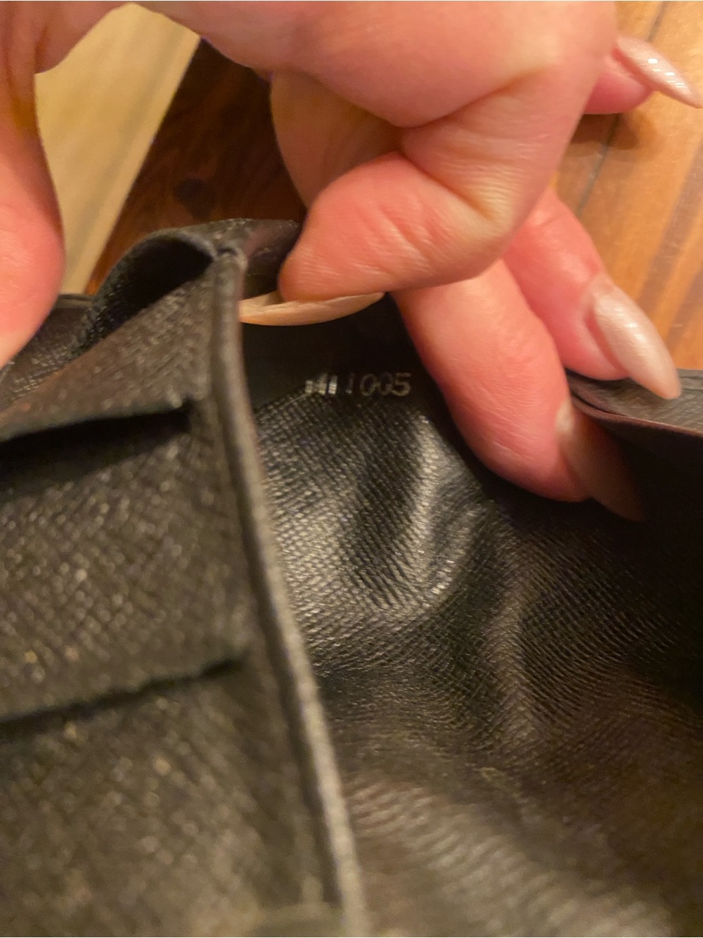 Louis Vuitton Taiga Black Men's Leather Wallet with Louis Vuitton box - Picture 5 of 5